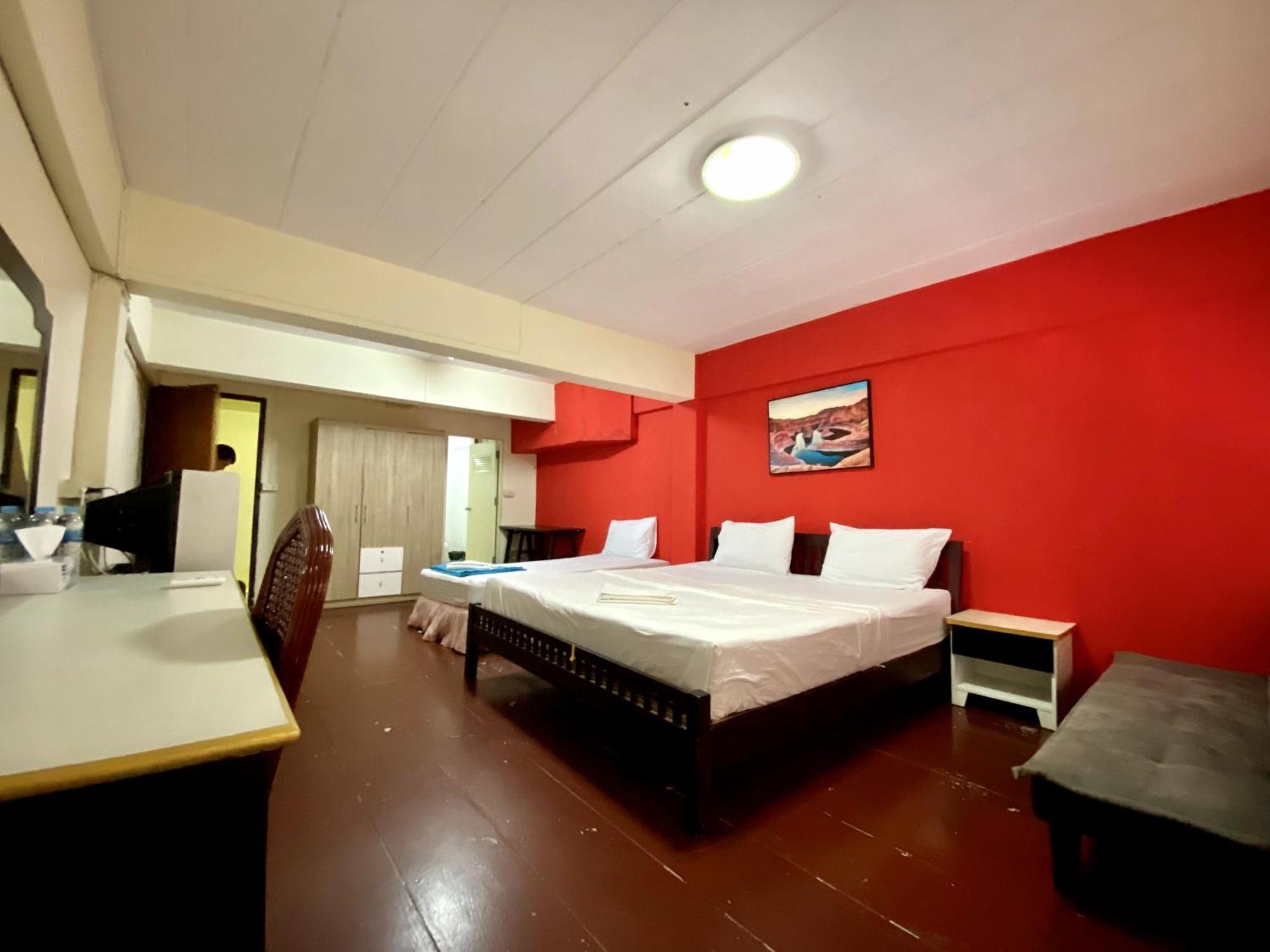 Patong Adventure Hostel 외부 사진